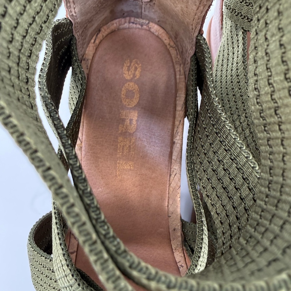 SOREL Joanie II Leather Modern Olive Green Wedge Heeled Sandal Stretch Straps - Picture 9 of 17